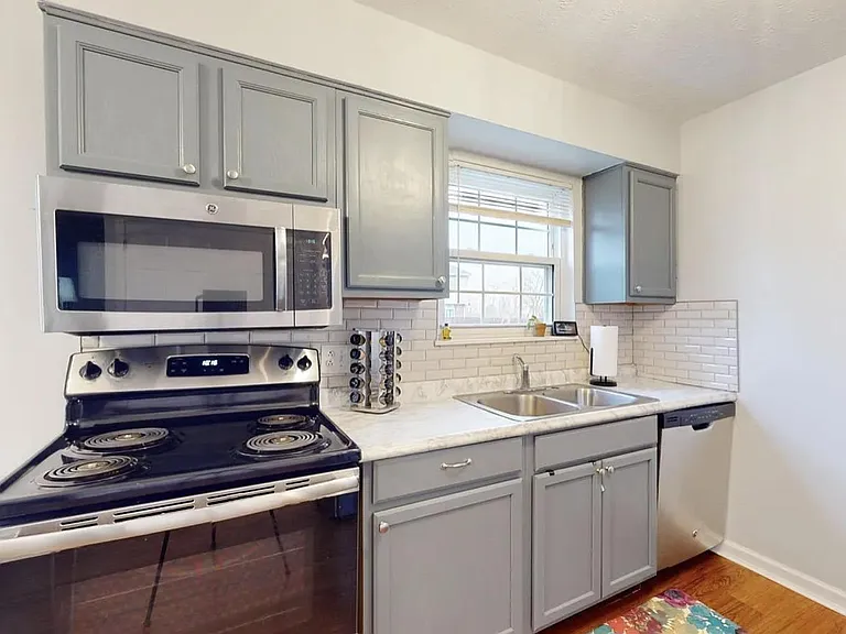 7509 Kingsgate Way — Photo 39