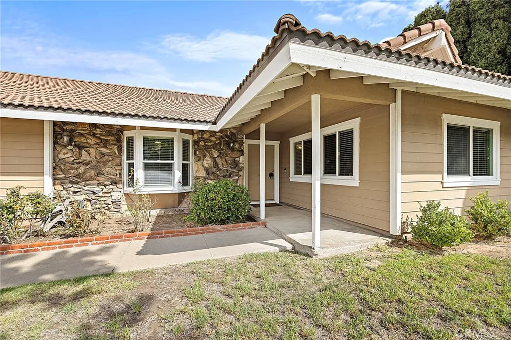 3 bed, 1828 sqft, $5,000 — Photo 2