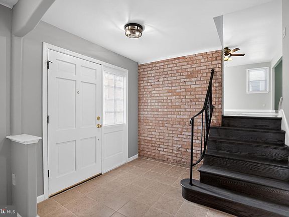 4th image of 9017 Holly Ave