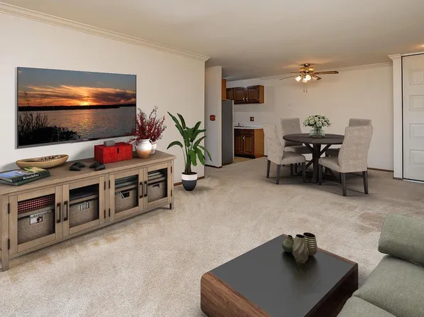 6135 West Howard AVENUE #2, Greenfield, WI 53220
