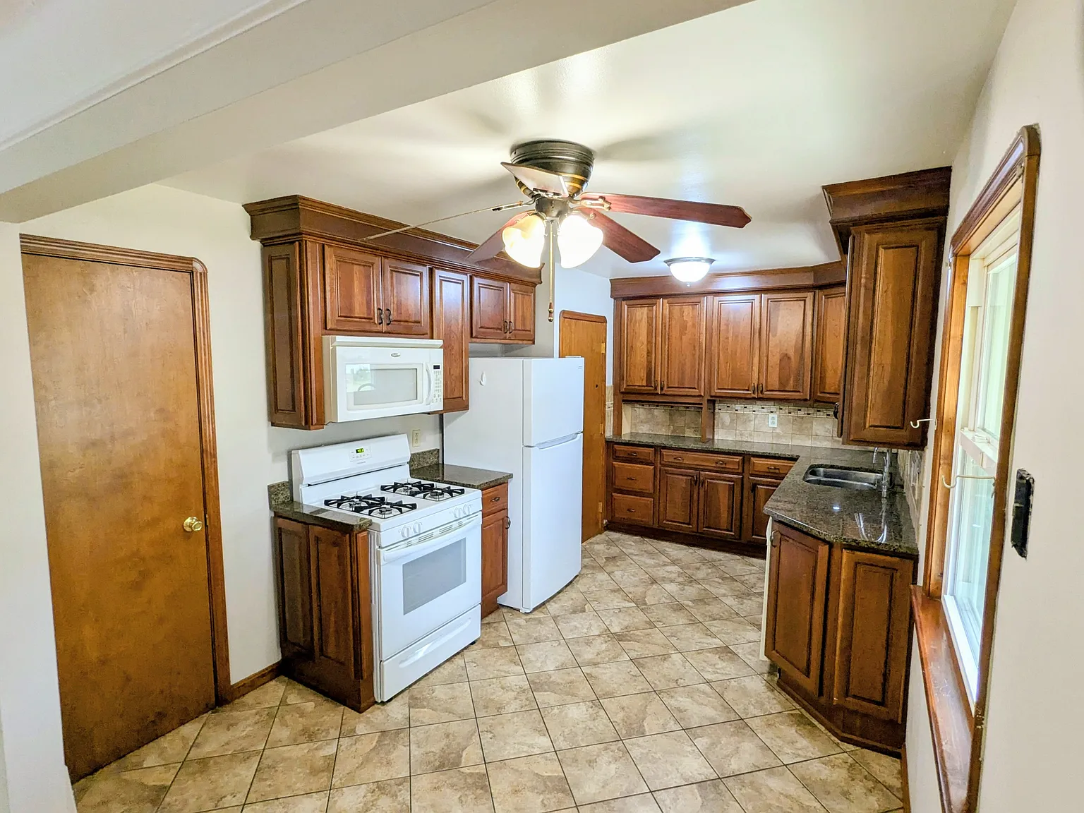 3207 Wellington Ave — Photo 3