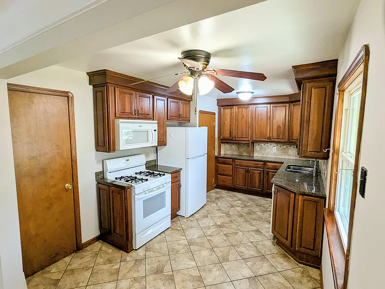 3207 Wellington Ave — Photo 3