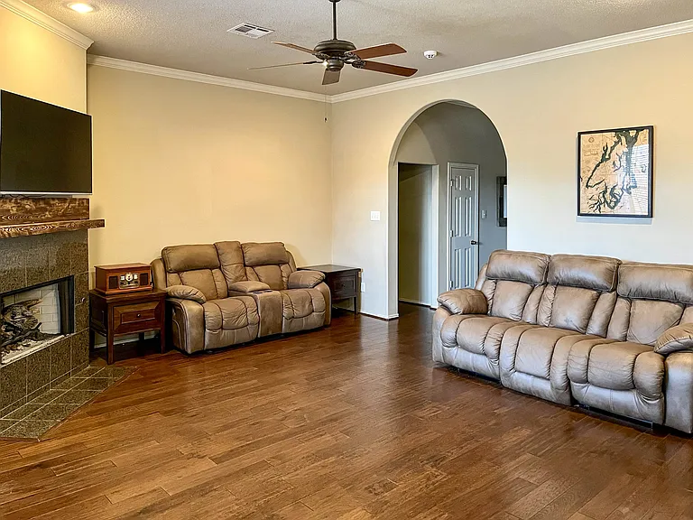 5516 103rd St — Photo 3