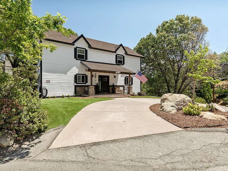 1498 Deer Way Dr — Photo 4