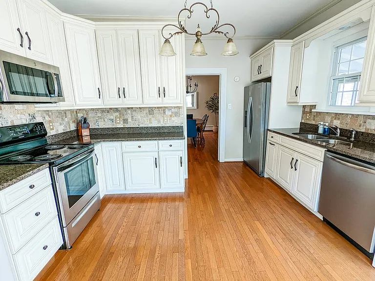 192 N Garden St — Photo 10