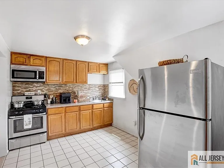 52 Saint Ann St #2-F — Photo 16
