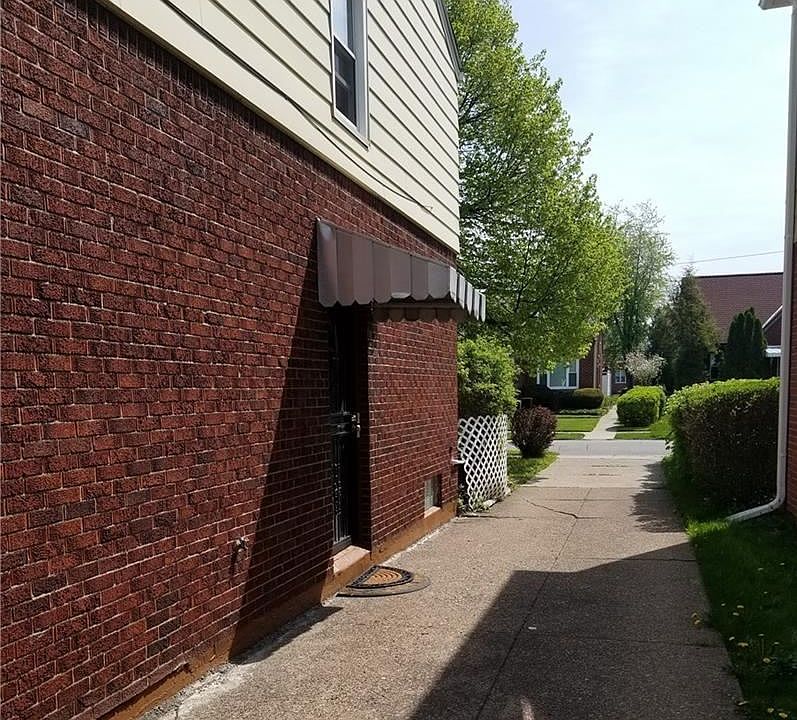 2nd image of 50 Janet St