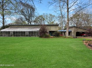 800 Colonial Cir, Jackson, MS 39211