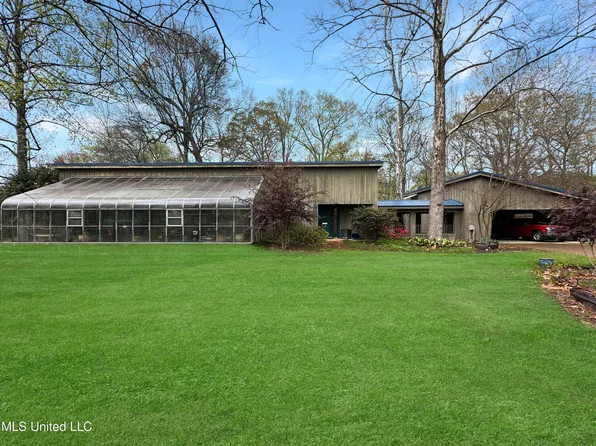 800 Colonial Cir, Jackson, MS 39211