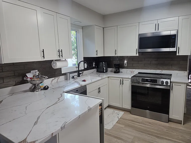 6310 Squire Dr NE — Photo 1