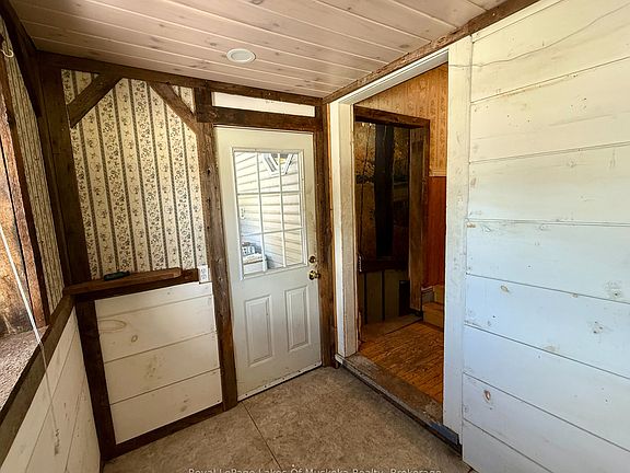 2nd image of 1071 Naismith Rd