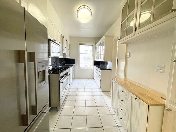 2nd image of 2101 Pacific Ave APT 303
