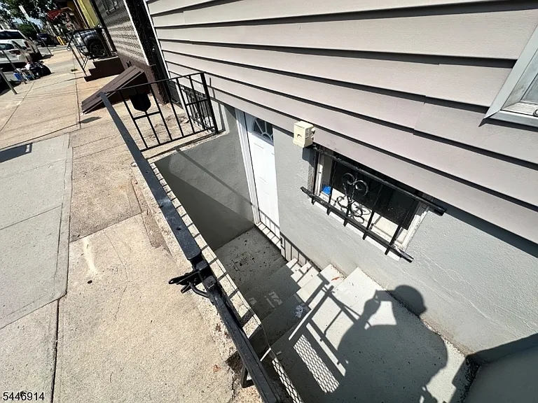 36 Monroe St — Photo 14