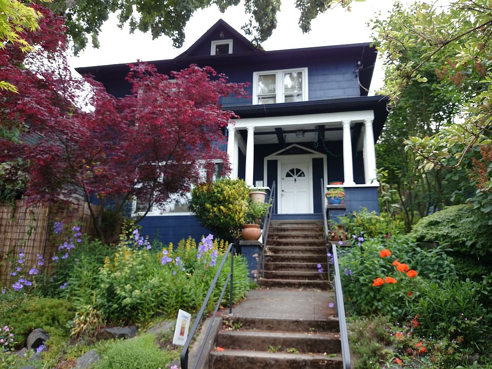 2nd image of 622 11th Ave E