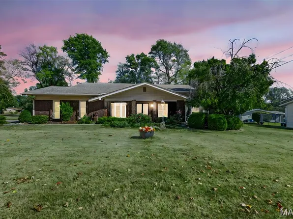 805 Coach Light Ln, Hazelwood, MO 63042