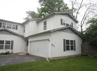 801 Old Indian Trl, Aurora, IL 60506