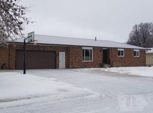 220 Country Club Dr, Garner, IA 50438