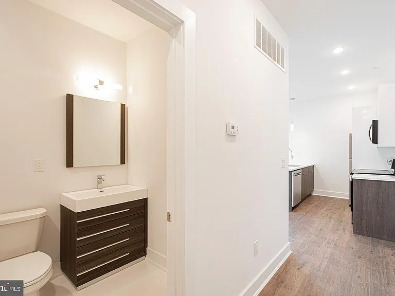 2623 Christian St #304 — Photo 4