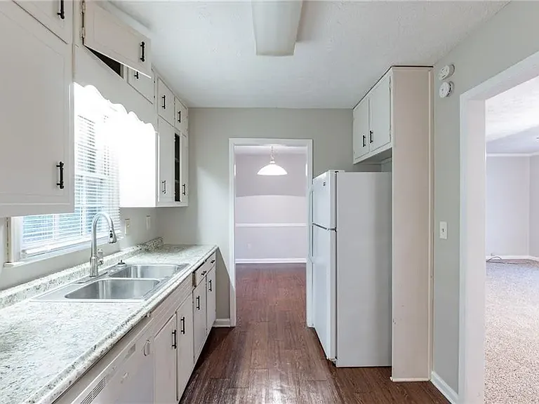 2047 Cliffton Ter — Photo 11