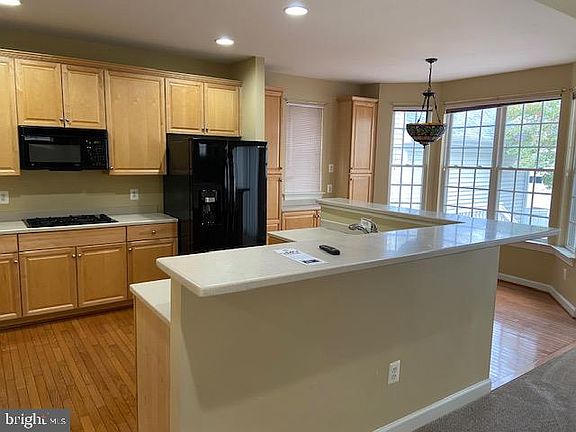 5th image of 403 Deer Meadow Ln