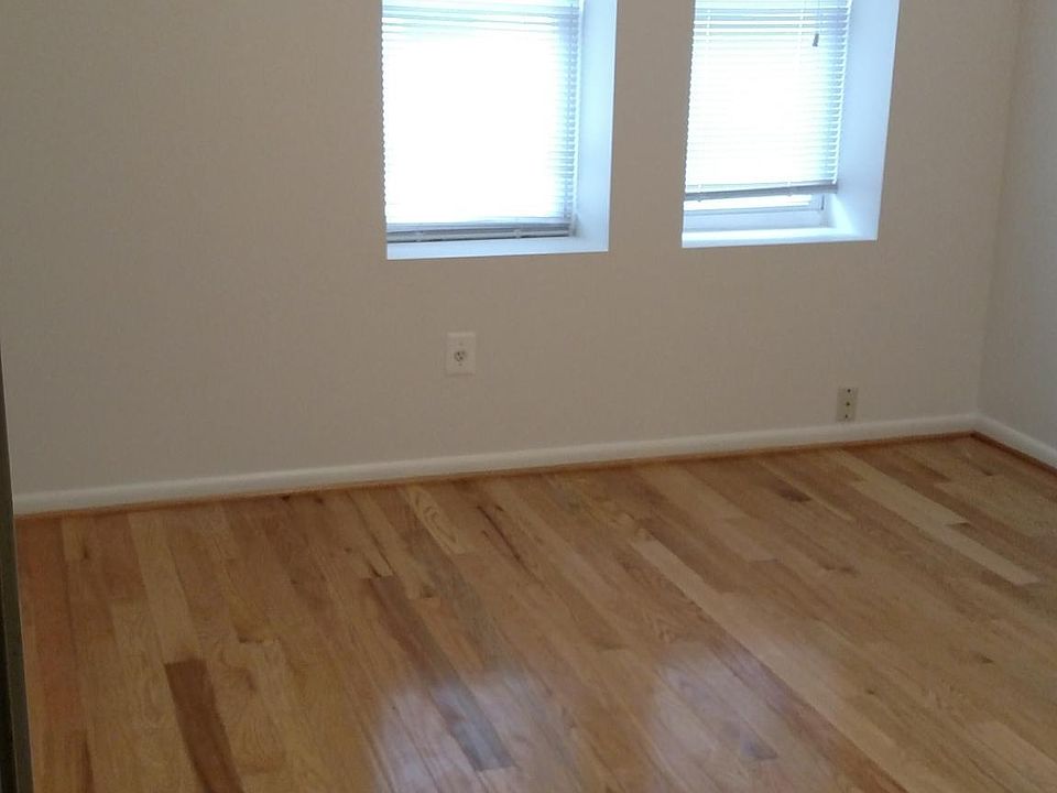 Bedroom with high ceiling