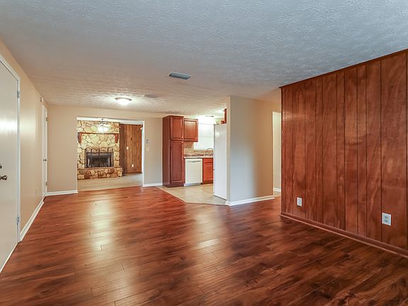 3rd image of 442 Blairmore Blvd W
