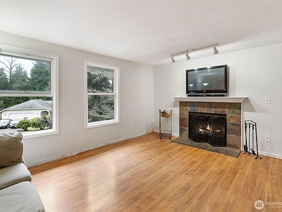 3rd image of 16015 119th Avenue E