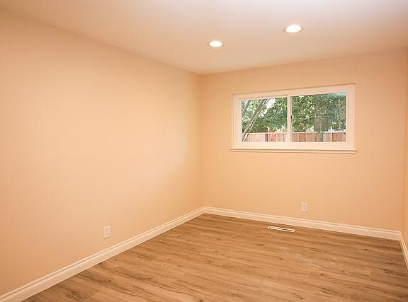 4th image of 570 Oxford Ave