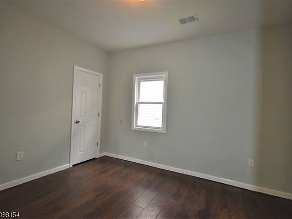 5th image of 173 Brookdale Ave Floor 2