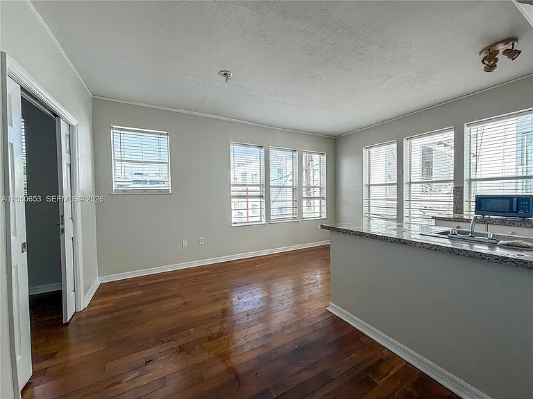 1027 Pennsylvania Ave #303 — Photo 9
