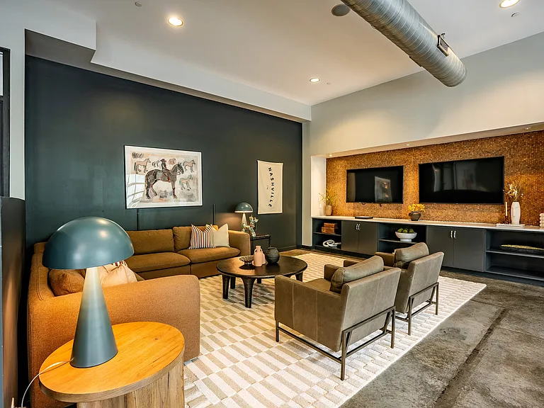 Eastside Heights — Photo 9