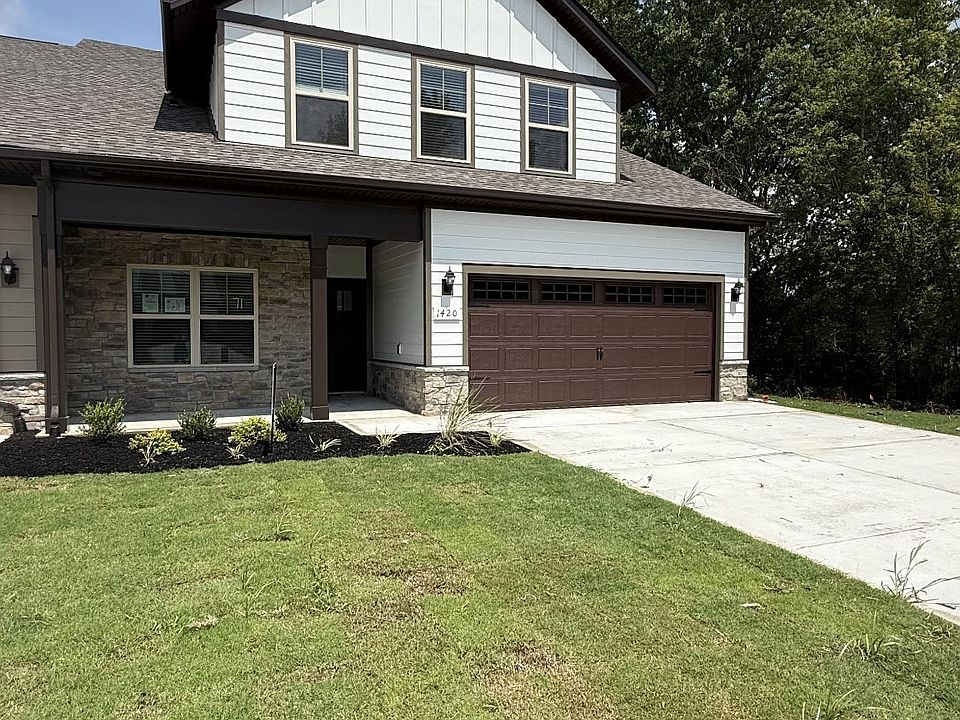 NEW End unit 3 3, 2 car, 2 bedrms down 2 bath, 1 bedrm bath up, great rm kitchen, covered front b