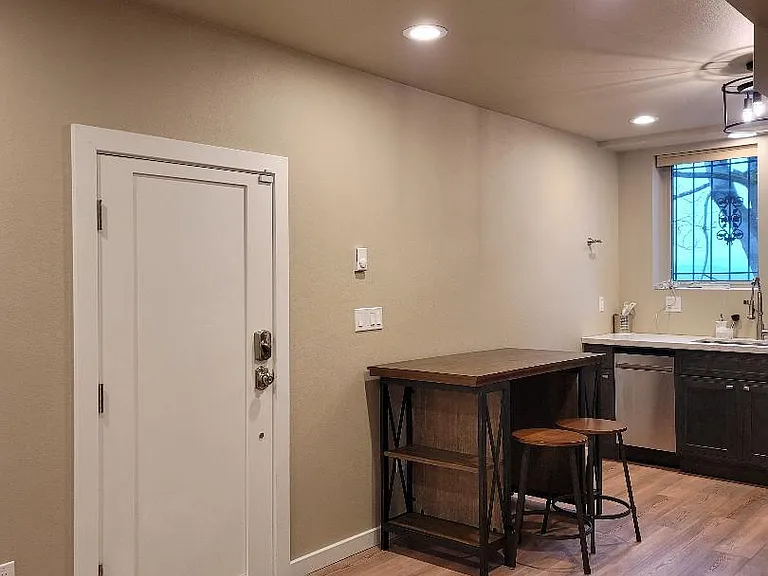 2442 SW Sheffield Ave #B — Photo 7