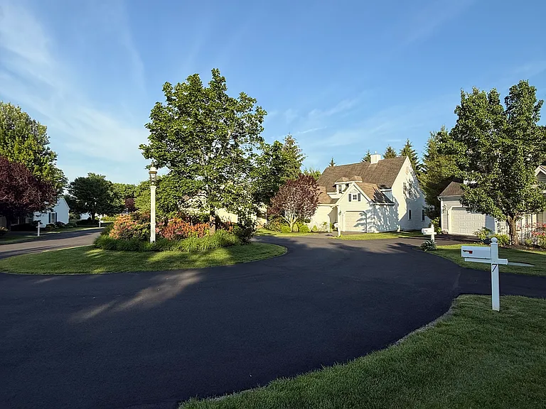 9 Clover Ln — Photo 28