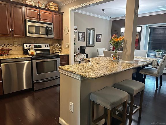 5th image of 340 Concord Pl APT 3