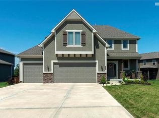 1036 SW Ayrshire Dr, Lees Summit, MO 64081