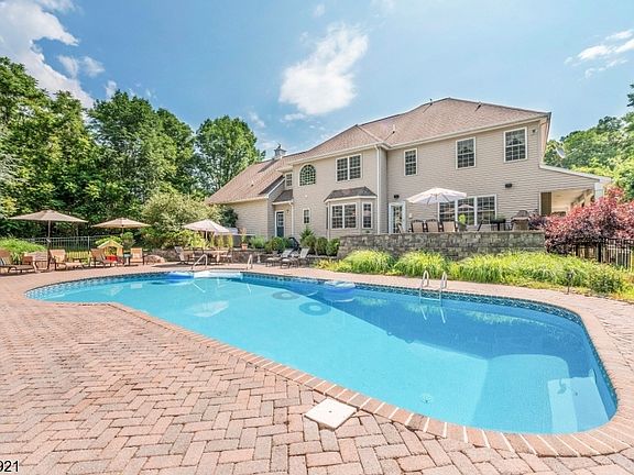 2nd image of 22 Tallyho Ln