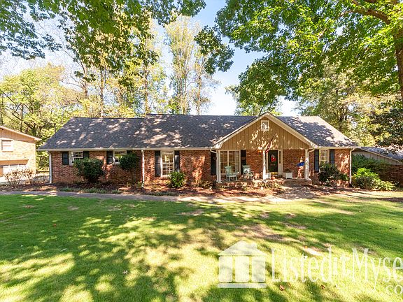 3rd image of 1038 Mountain Oaks Dr