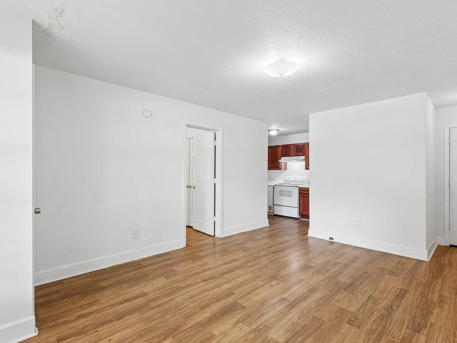 Parkway Place Apartments — Photo 2