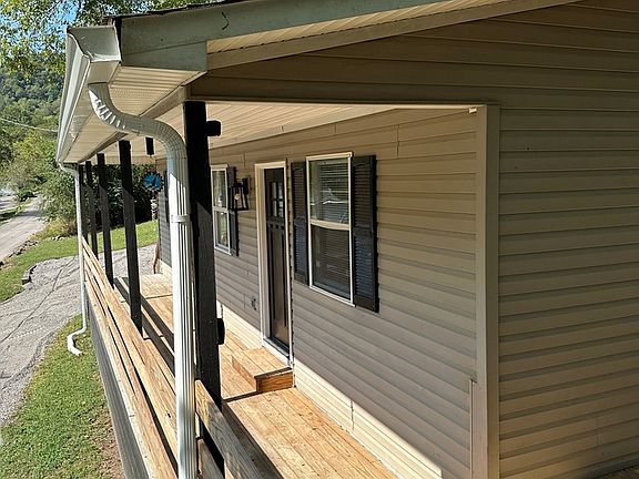 5th image of 322 W Gipson Ave