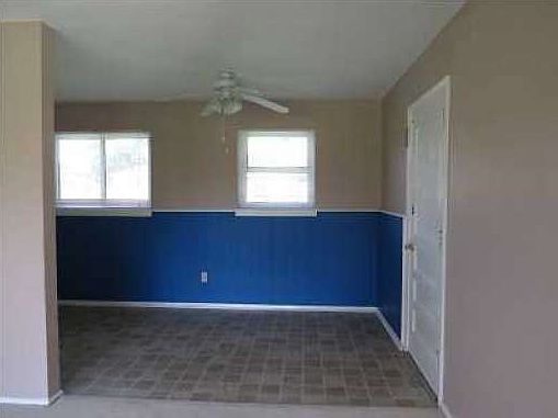 4th image of 8 Dorsay Ln