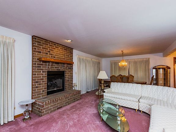 4th image of 28 Princess Ct
