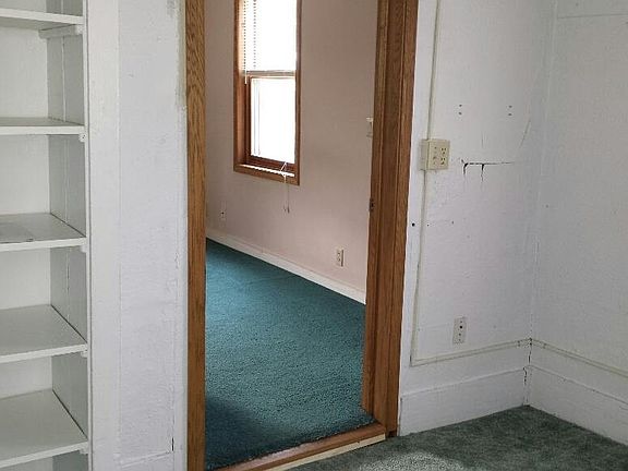 3rd image of 300 18th Ave E