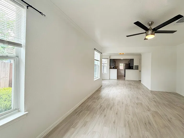 6915 Villita Avenida St — Photo 7