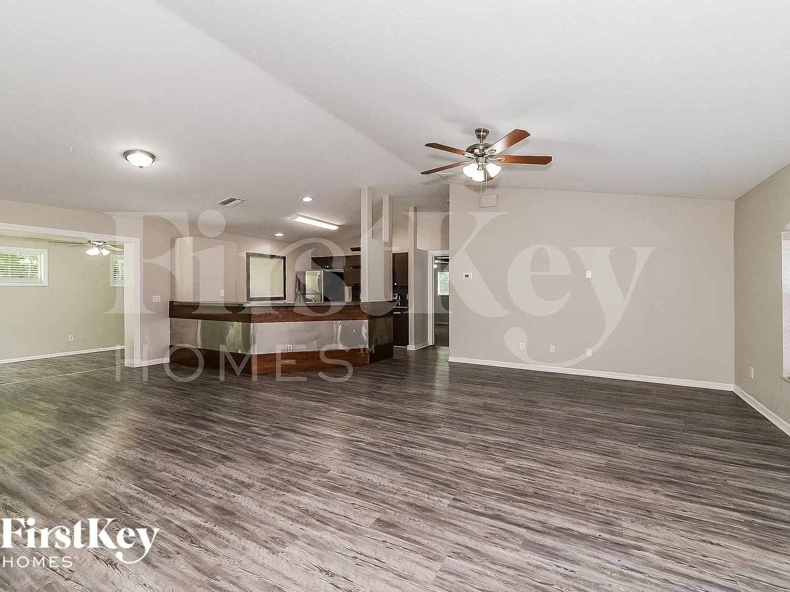 3 bed, 2.0 bath, 1619 sqft, $2,080 — Photo 4