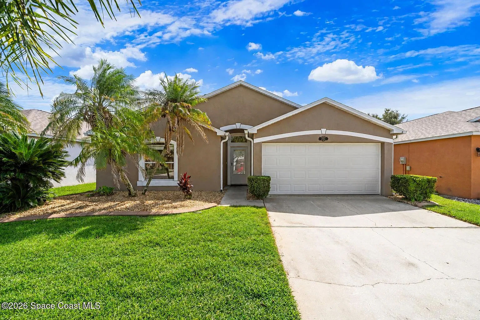 3 bed, 2.0 bath, 1600 sqft, $2,400 — Photo 1