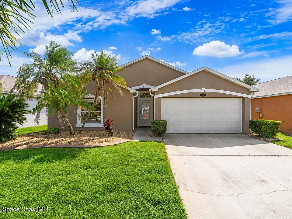 2067 Deercroft Dr