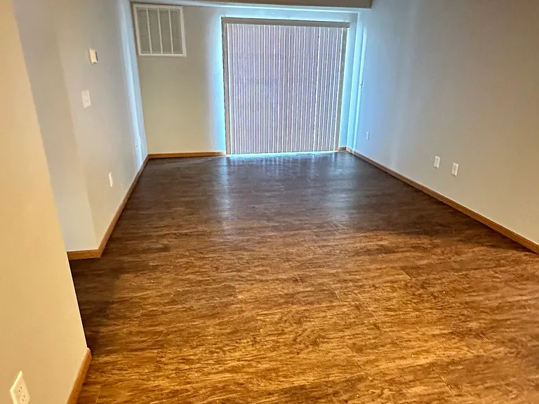 Green River Apartments — Photo 3