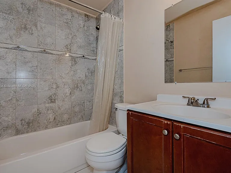 401 SW 76th Ter — Photo 19
