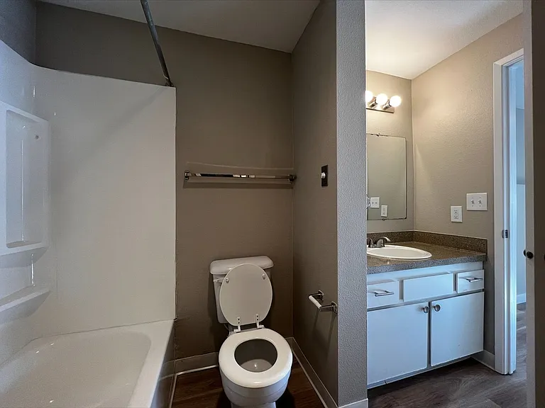 Lawn Courte Apartments at 2802 N. Narrows Drive, Tacoma, WA 98407 — Photo 17